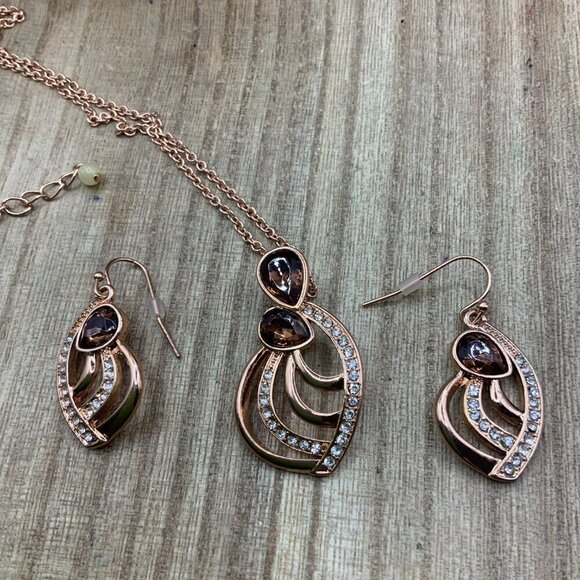 AVON SHB Golden Brown Clear Rhinestone Gold Tone Necklace Earrings Set - Picture 3 of 8